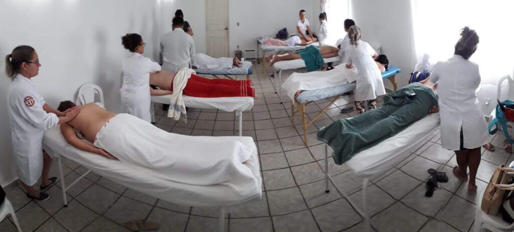 Nossos Projetos e Impacto 7 4 Alunos da Formação em Massoterapia